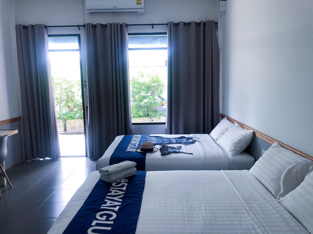 DELUXE, TWIN BEDS