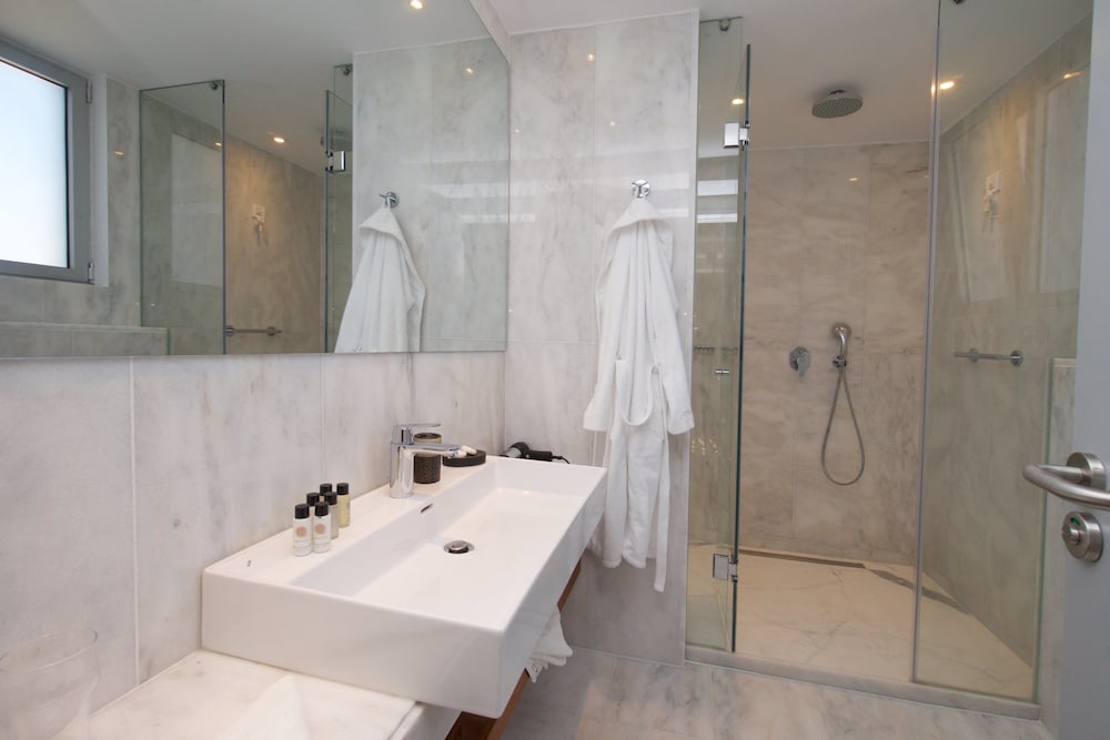 Aenos Hotel 12/62