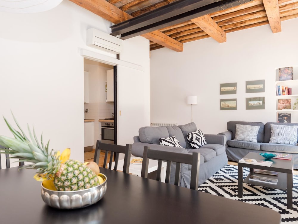RSH Trevi Fountain Luxury Apartment 24/39