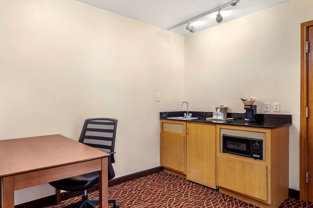 Quality Inn Marietta near Dobbins ARB 34/37