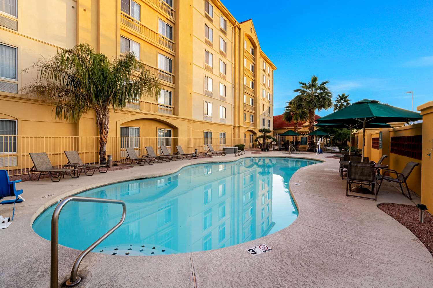 La Quinta Inn Suites By Wyndham Mesa Superstition Springs 49/52