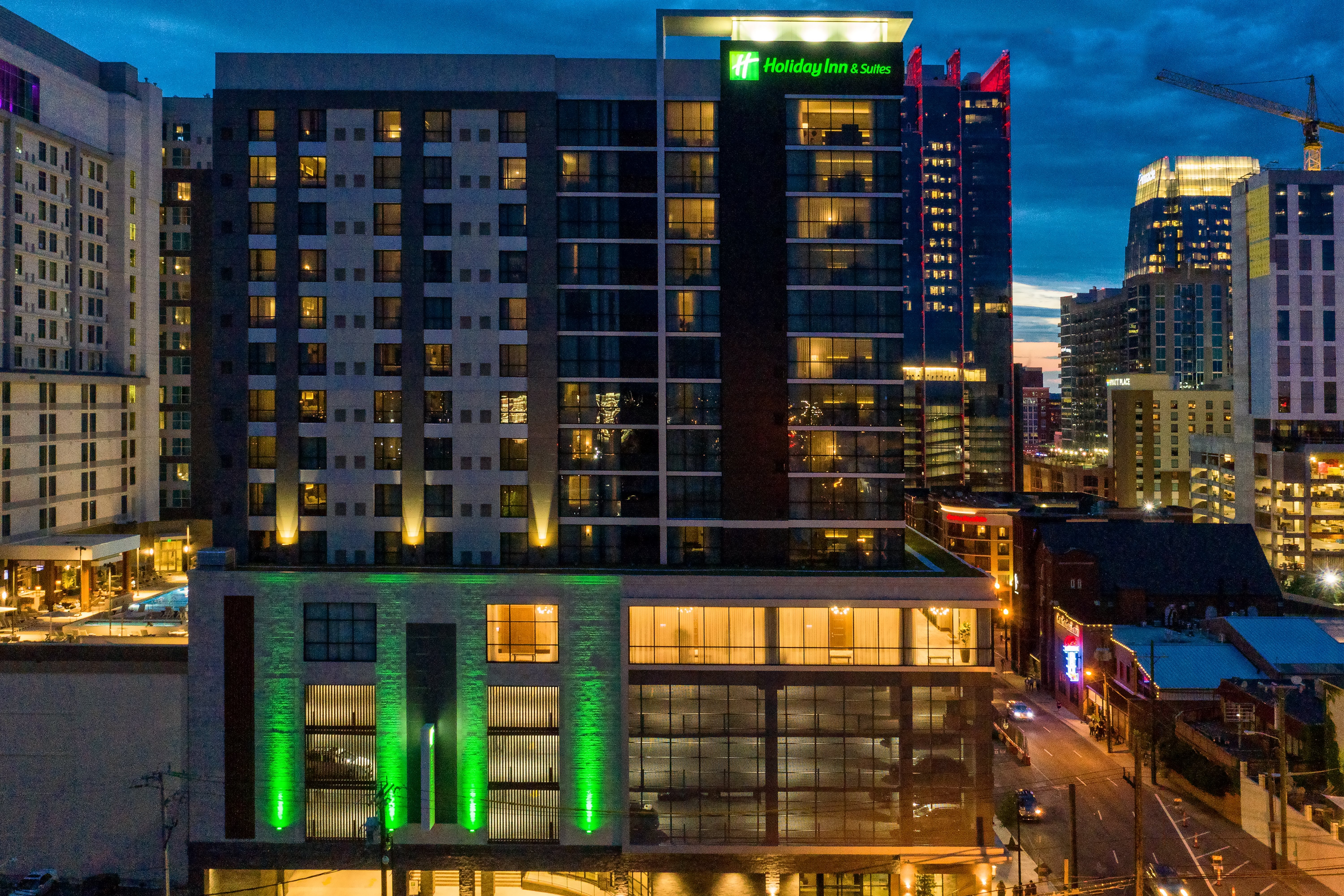 Holiday Inn & Suites Nashville Downtown Broadway 8/82