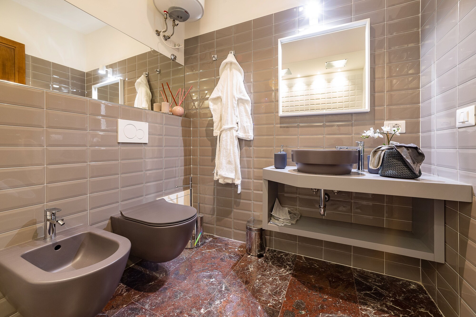 جناح حصري بسرير كوين مع أريكة، Lombardia40 Luxury Suites 2/3