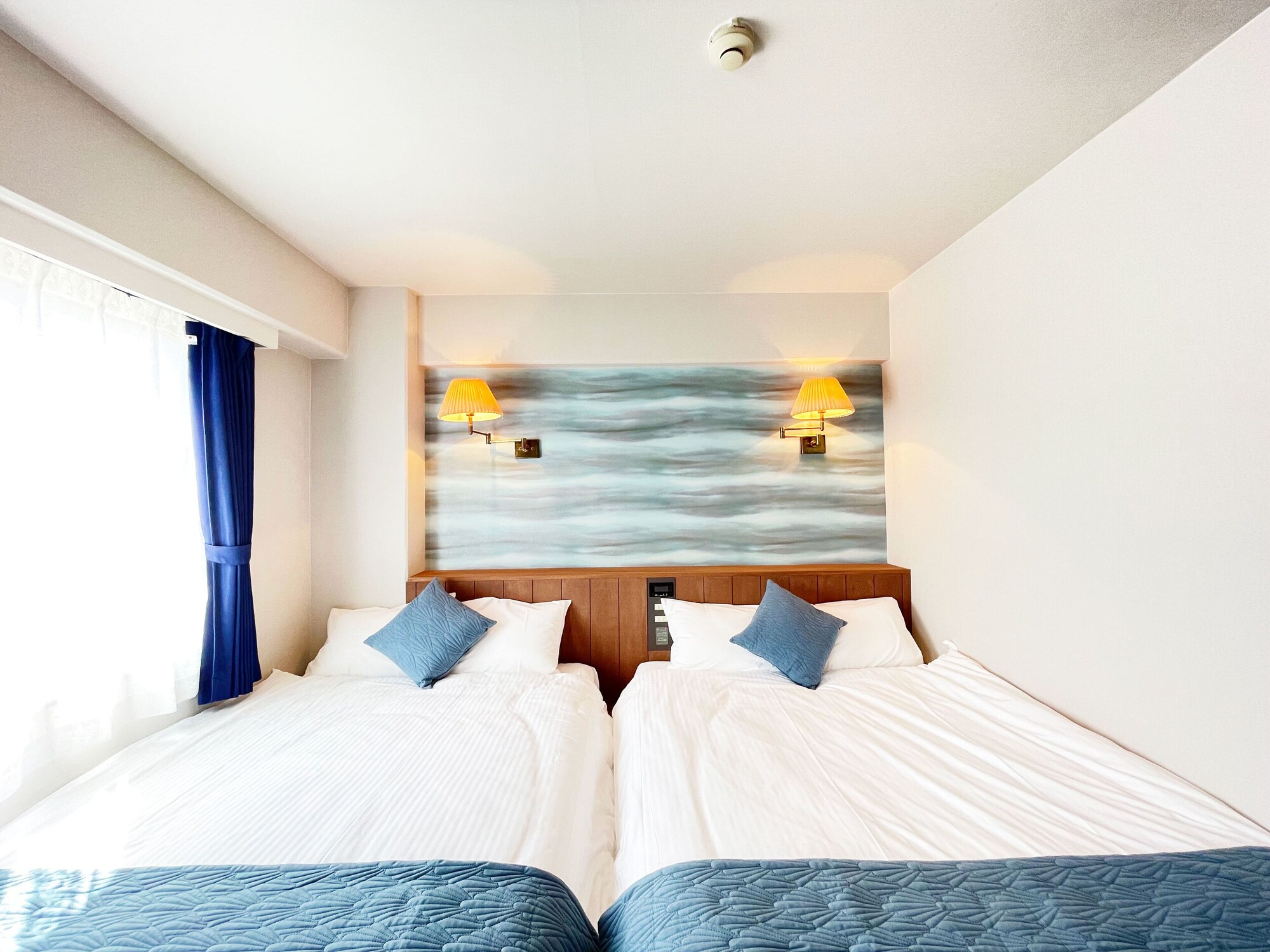 DELUXE, TWIN BEDS
