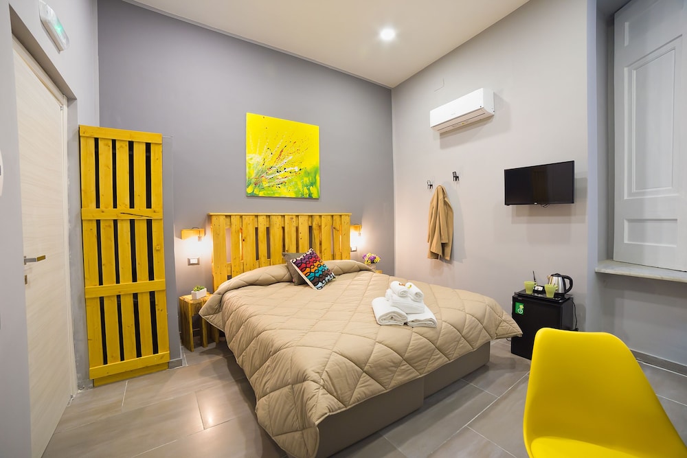 Superior, King Bed, City View, Balcony
