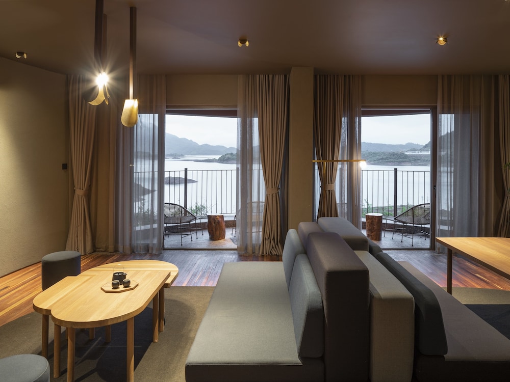 Hotel Karen 26/50