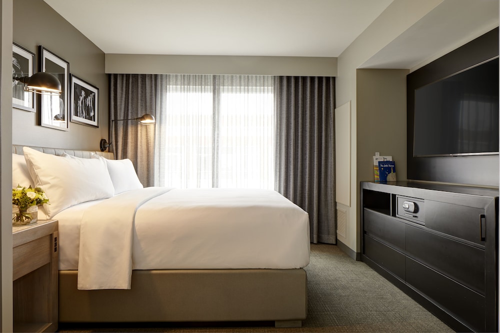 Archer Hotel Burlington 18/80