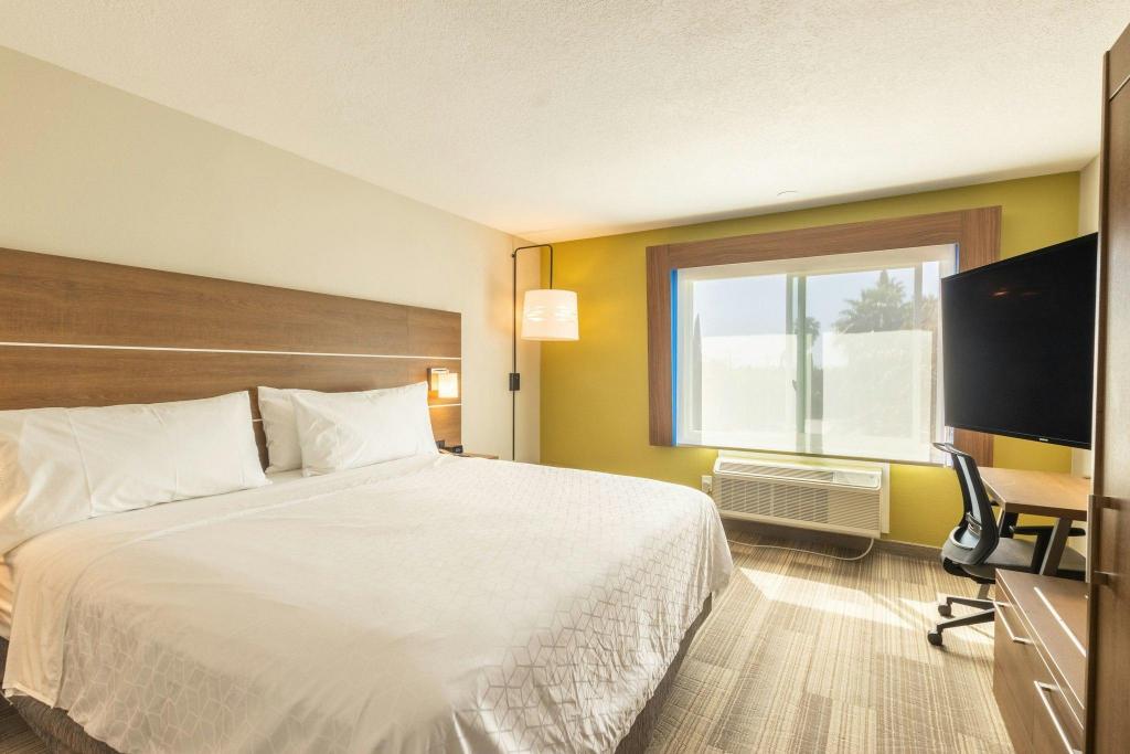 Leisure, King Bed