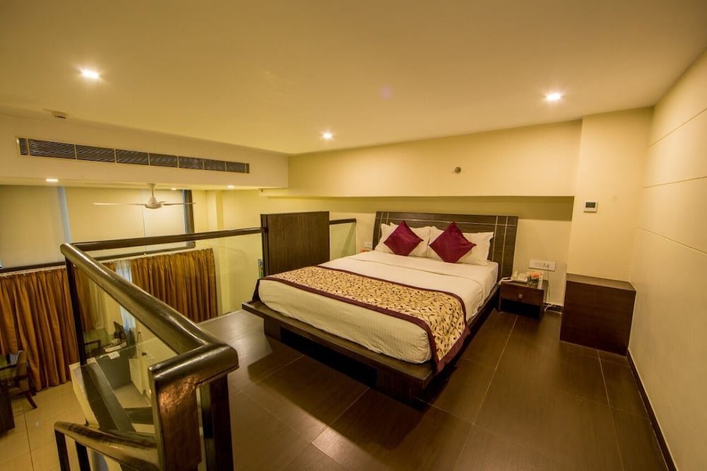 Gardenia, Club, Queen Bed