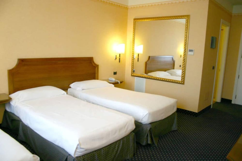 Hotel Don Carlo 8/50