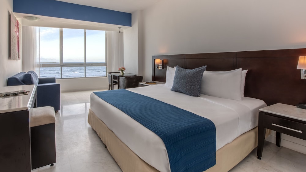 Park Royal Beach Mazatlan 7/59