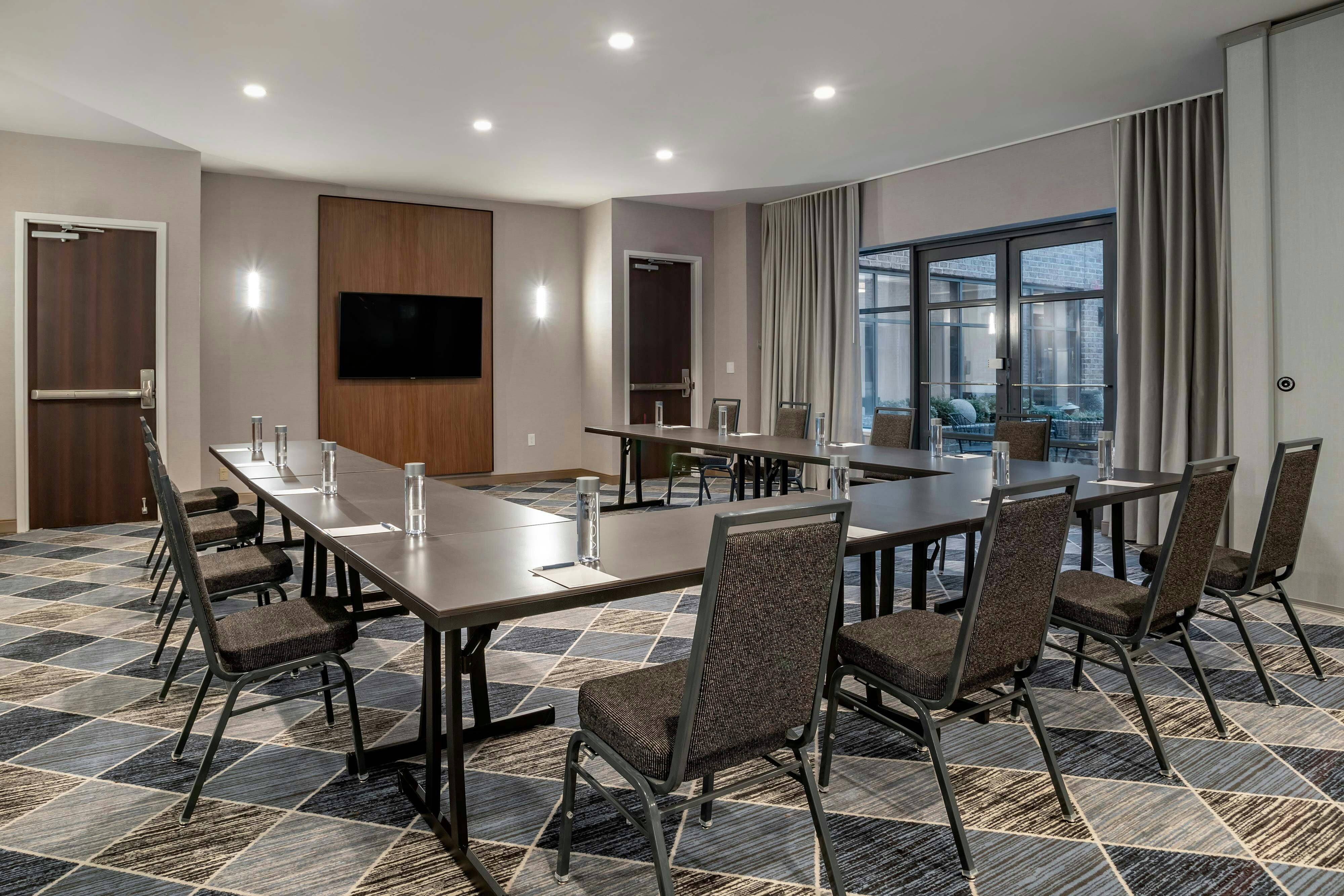 Sheraton Suites Old Town Alexandria 22/25