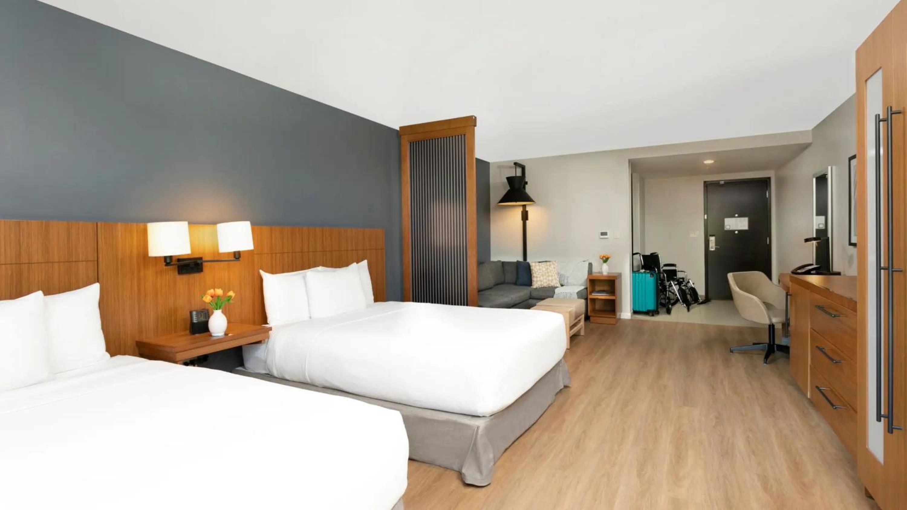 Room, Queen Bed, Bay View, Sofa, Accessible