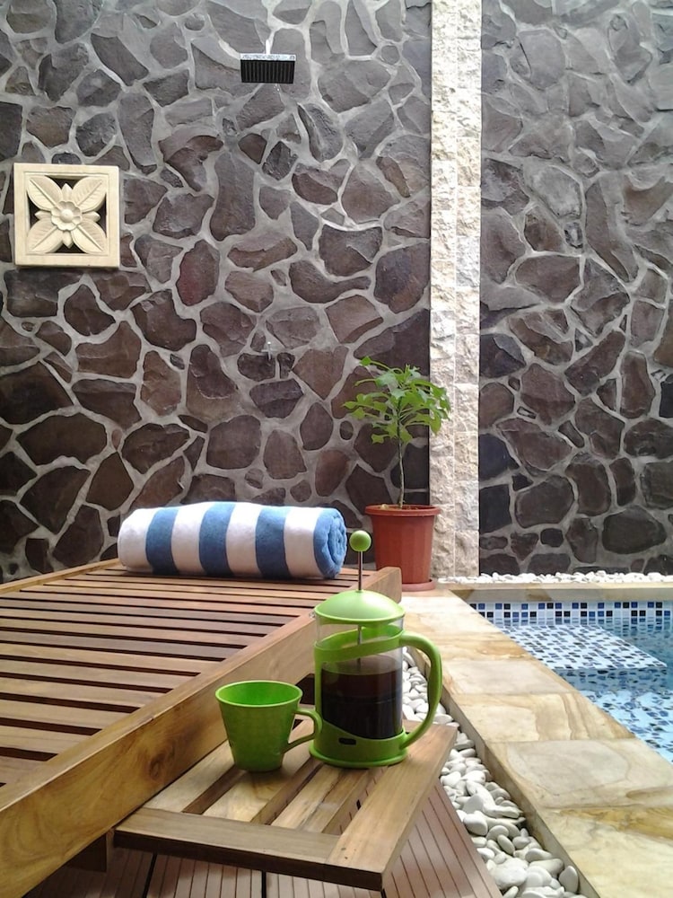 Lovina Oasis 18/28
