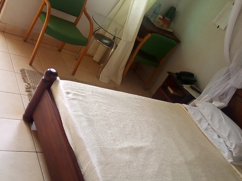 New Scroll Inn Hotel 7/50