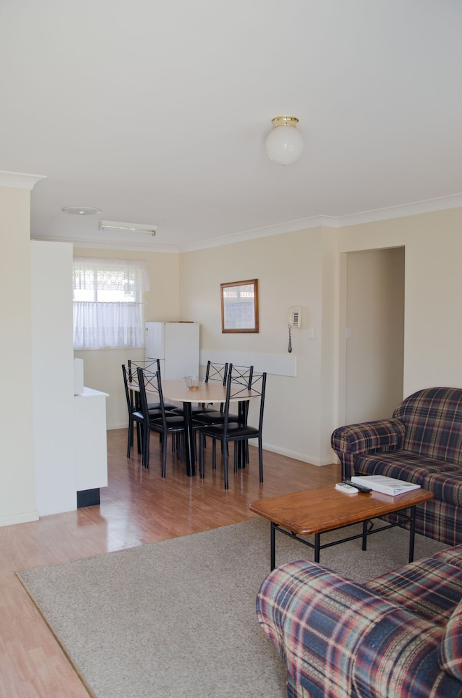 Baybrook Motor Inn & Apartments 22/34