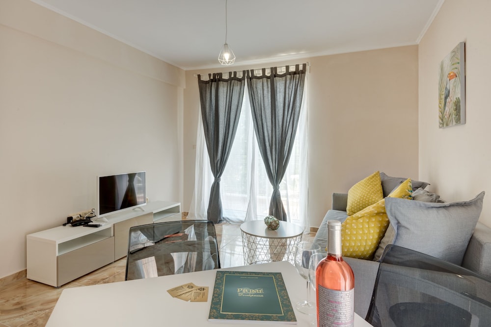 Venera and Anastasia Palace Apartments 55/75