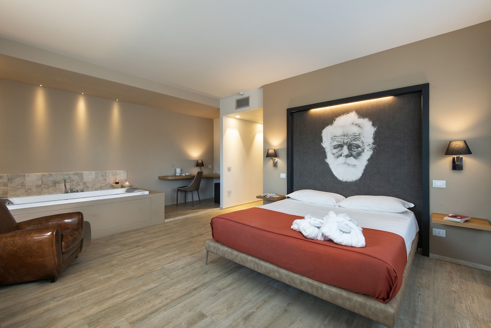 Junior Suite, Queen Bed