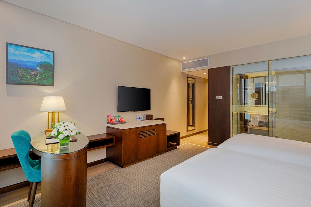 New Orient Hotel Danang 12/70