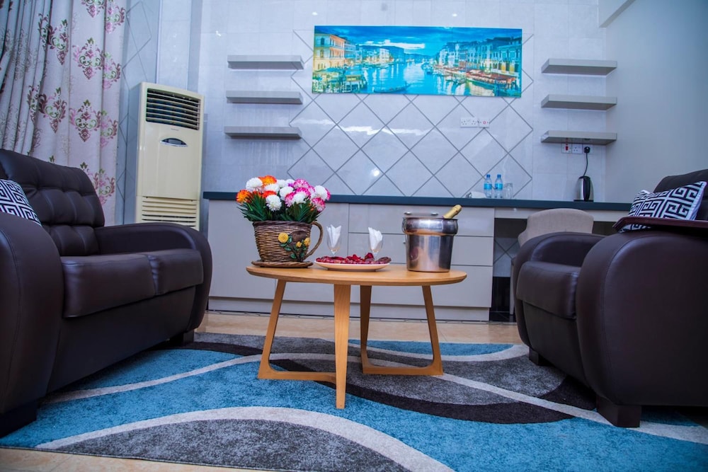 Lantana Hotel 38/46