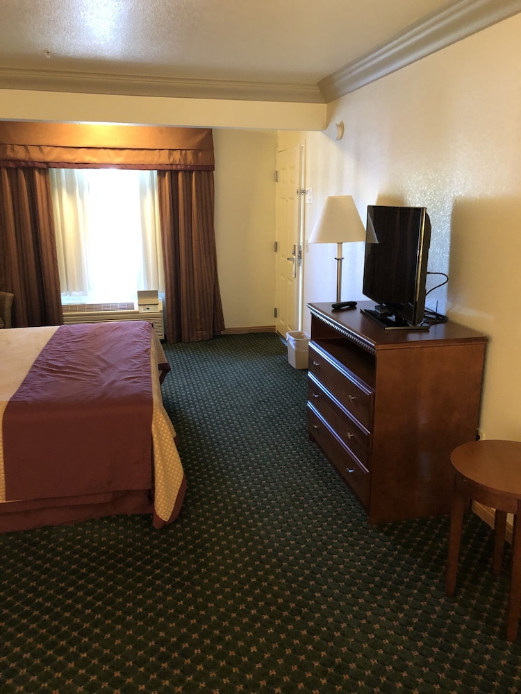 Cloverdale Wine Country Inn and Suites 23/47