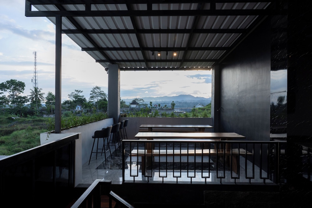 Eagle Hotel Wonosobo, Azana Hotels Collection 2/23
