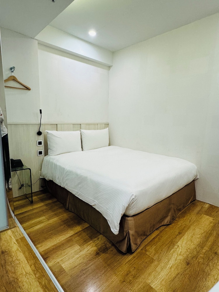 Apause-Inn 28/50