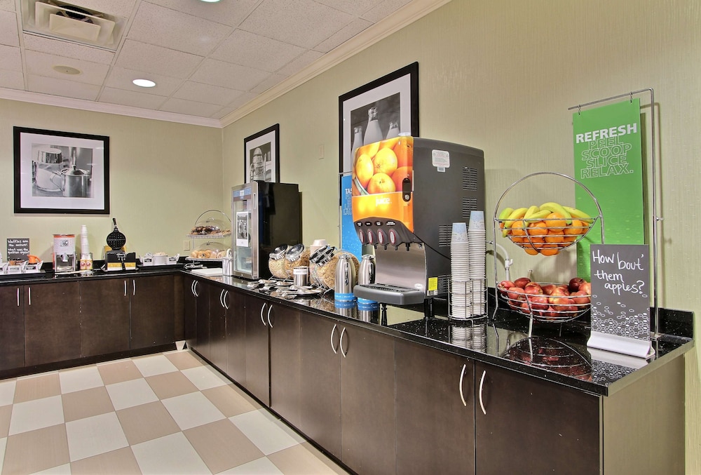 Hampton Inn Savannah-I-95 Richmond Hill 25/38