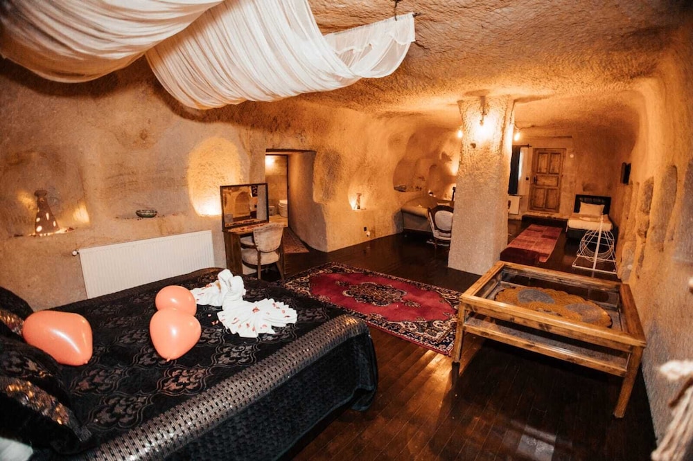 Amor Cave House 33/50