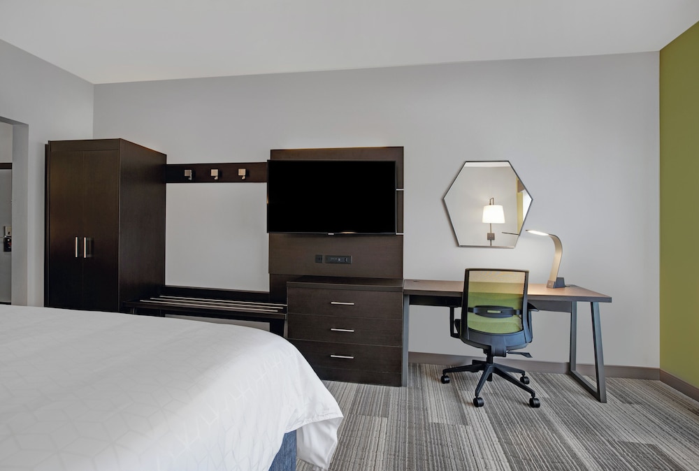 غرفة قياسية بسرير كينج لذوي الإعاقة، Holiday Inn Express Milwaukee Downtown 6/10