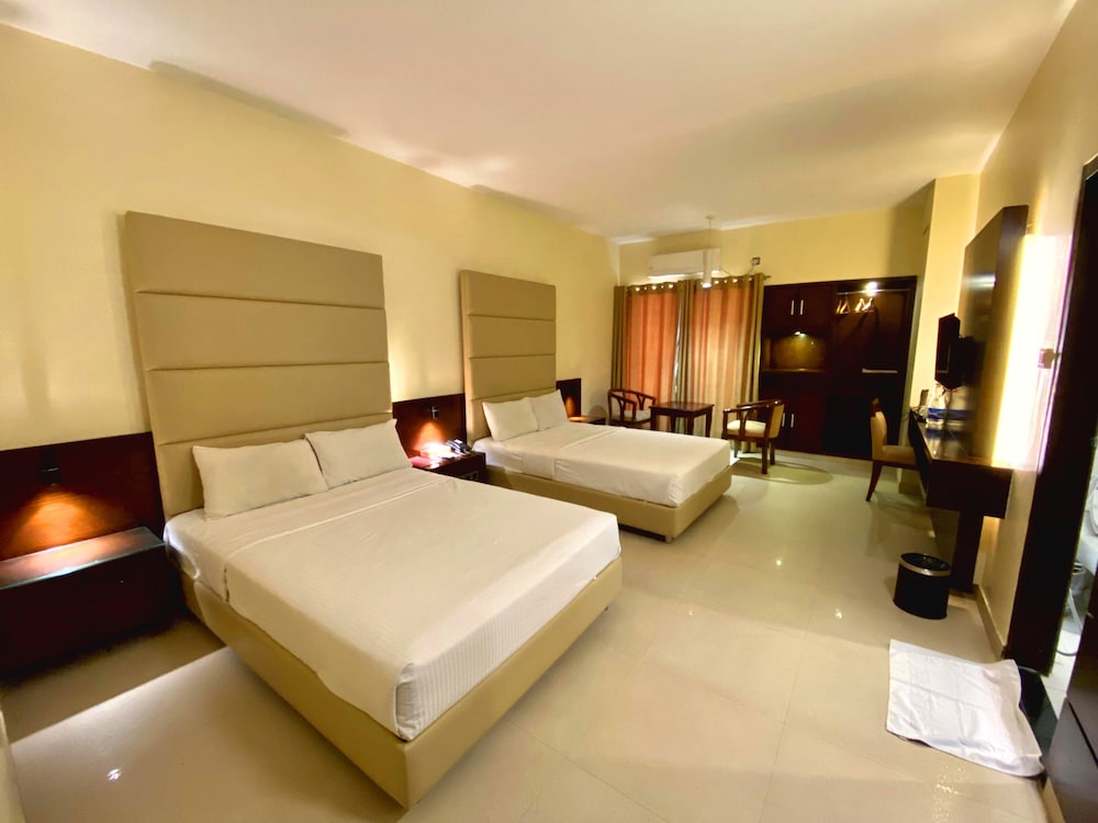 Deluxe, Quadruple, 2 Double Beds