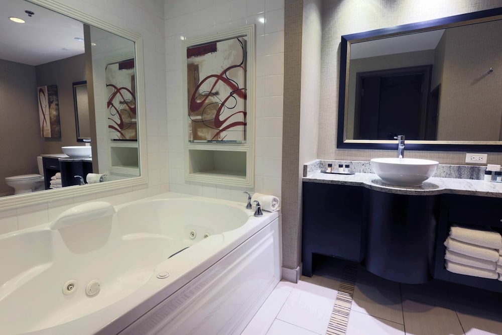 Junior Suite, 2 Queen Beds, Golden Nugget Biloxi 5/5