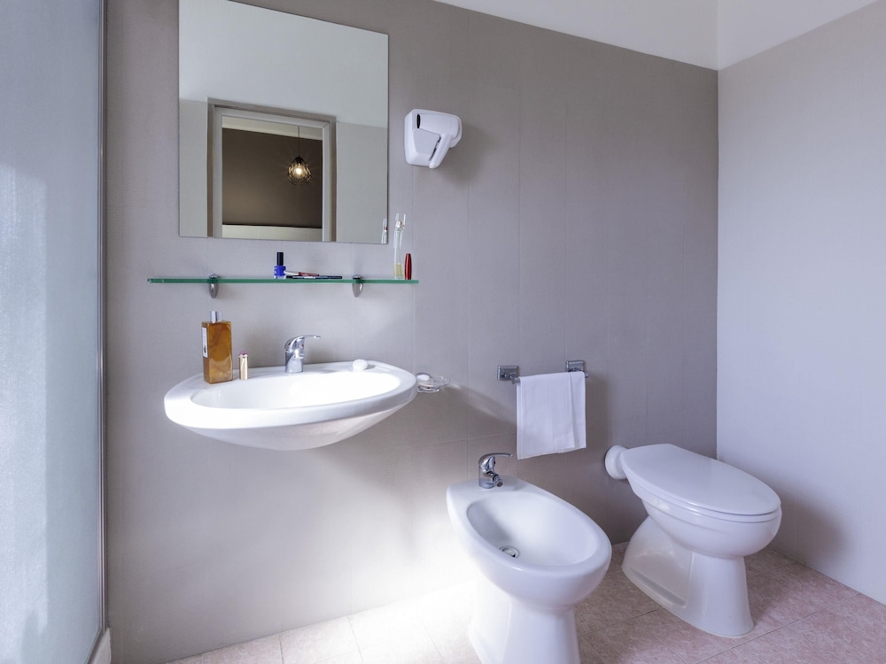 Ibis Styles Trani 38/39
