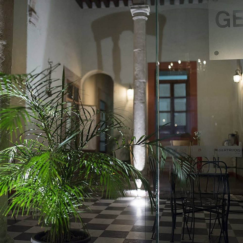 Gertrudis Hotel 42/45