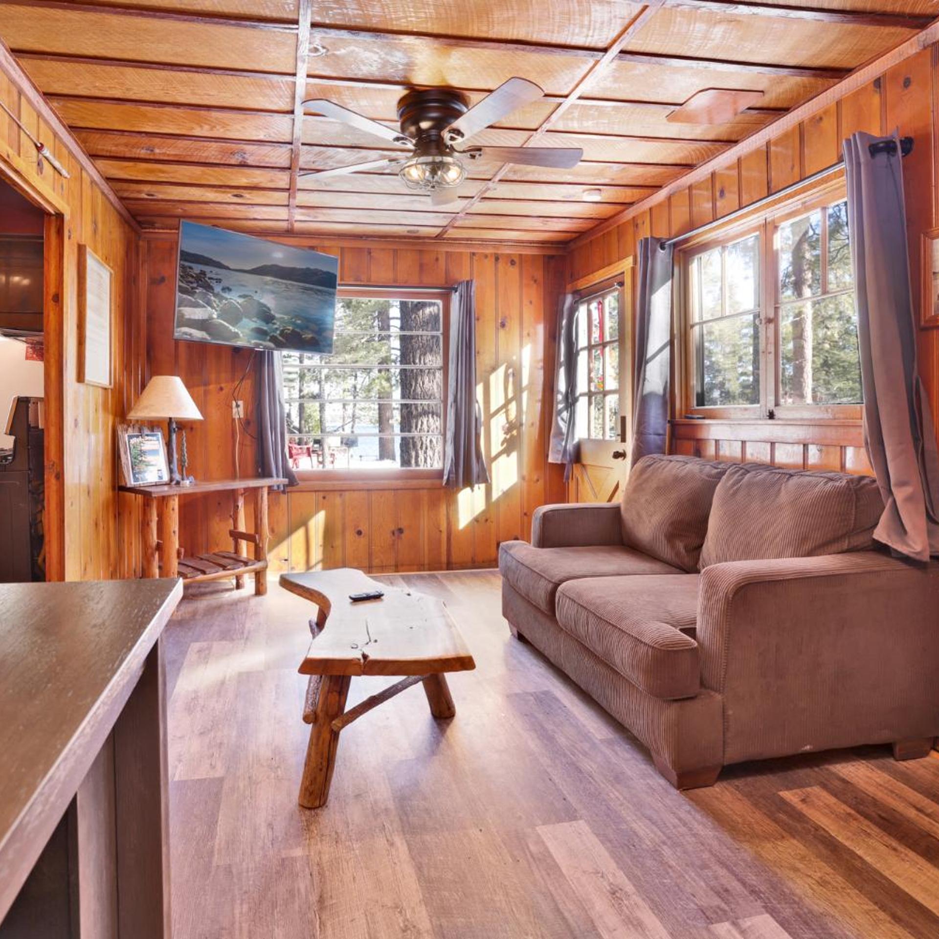 Little Pines Couples Lakeside Cabin by Big Bear Vacations 13/23