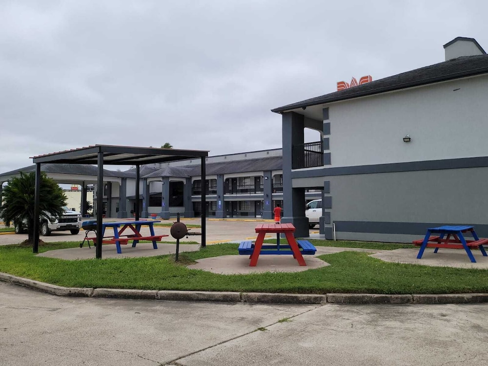 Texas Inn & Suites Raymondville 42/55