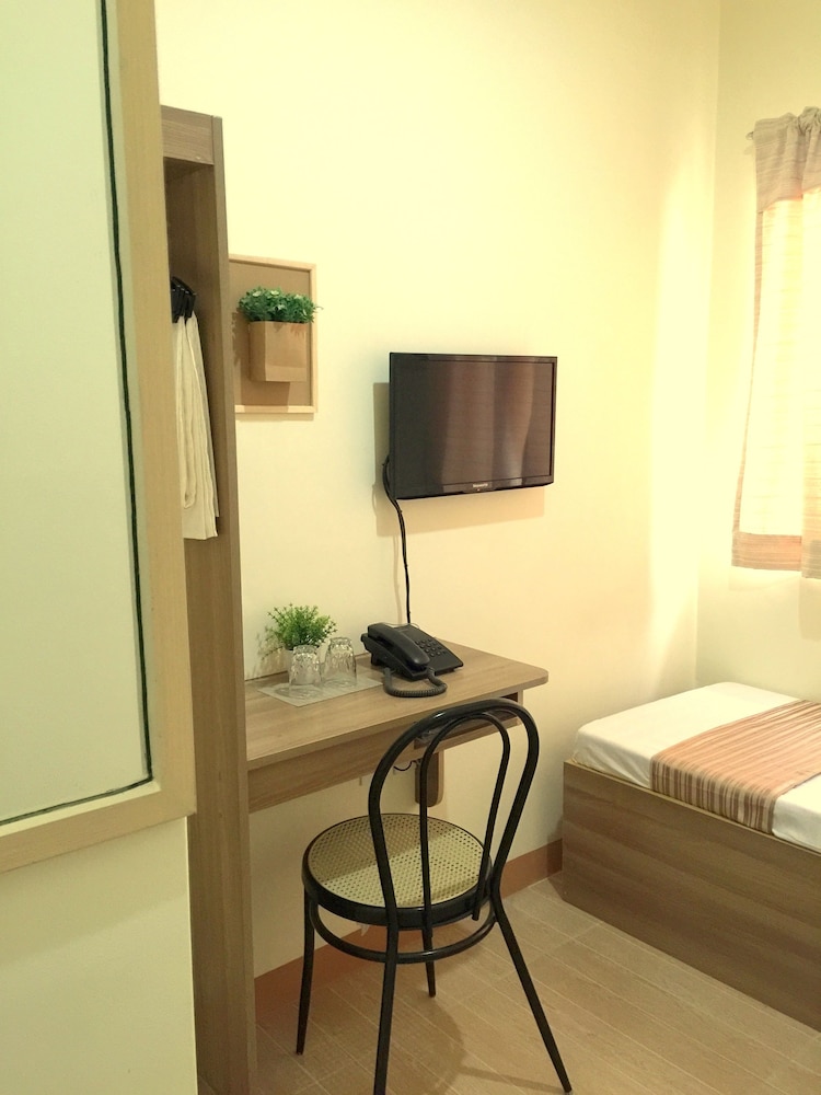Anri Pension House 33/42