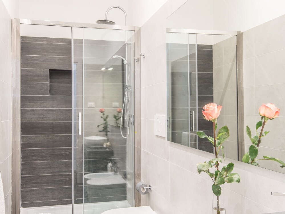 Vatican Luxury Suites 30/65