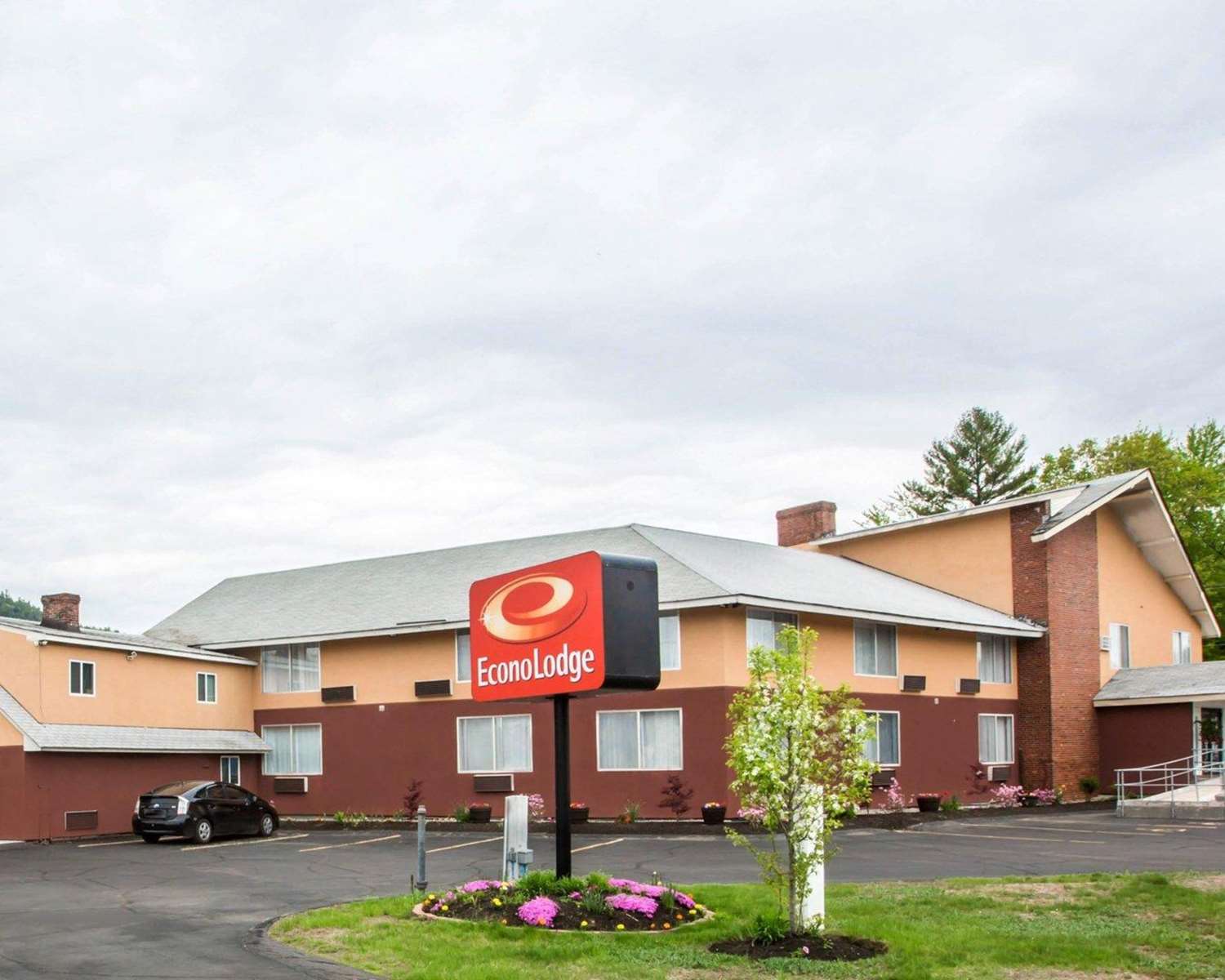 Econo Lodge Lakes Region 3/15