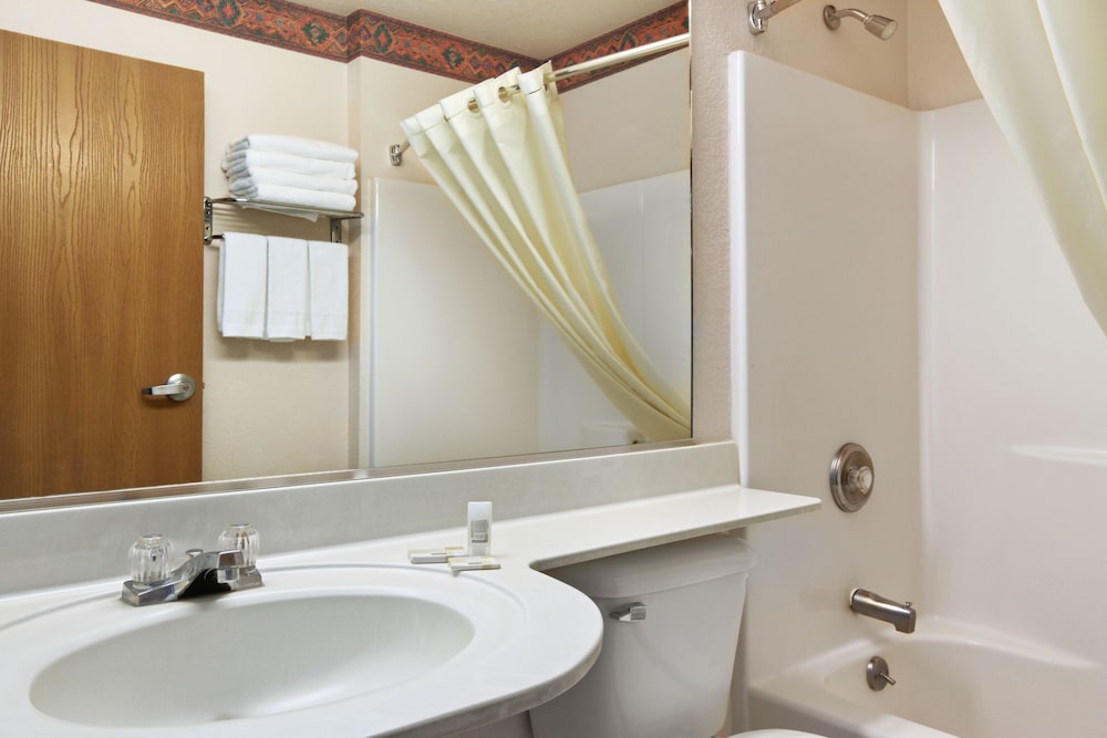 Microtel Inn and Suites by Wyndham Albuquerque W 10/26