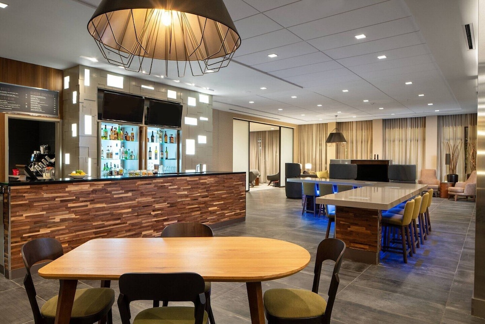 Courtyard by Marriott Dallas Grand Prairie 32/44