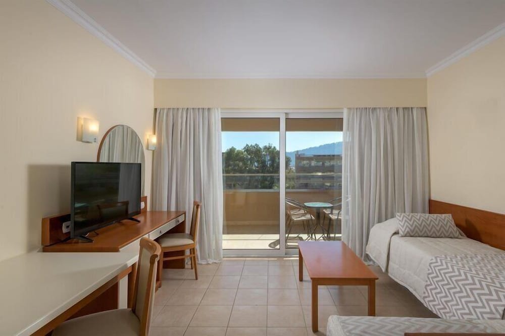 Sun Beach Resort in IALYSSOS