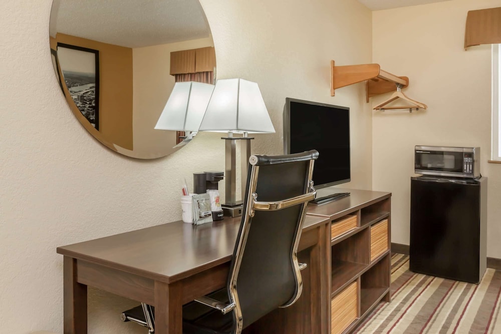 Super 8 by Wyndham Latham/Albany Airport 32/36