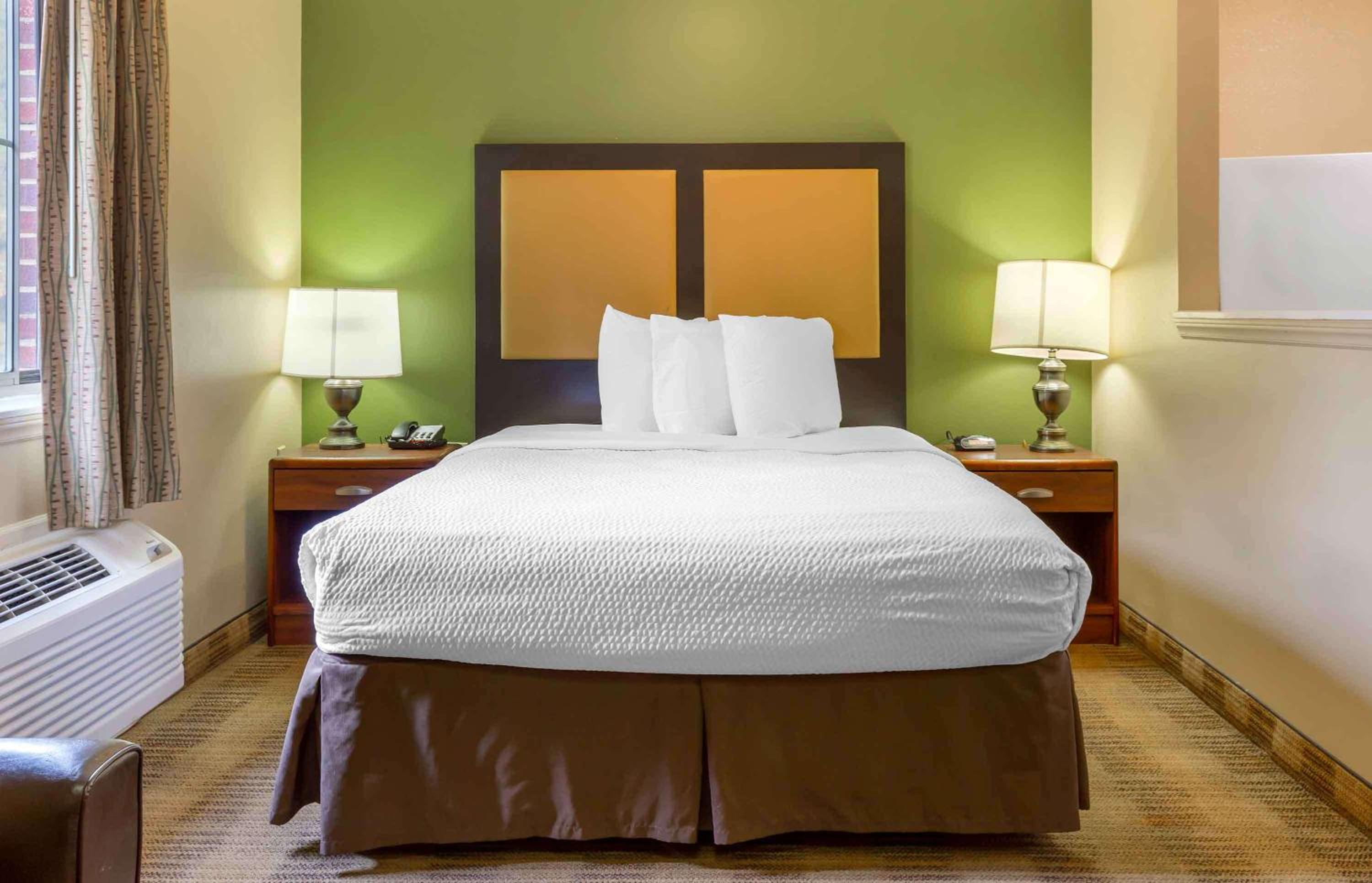 Deluxe, Studio, Queen Bed, Extended Stay America-Raleigh-North Raleigh-Wake Towne Drive 7/10