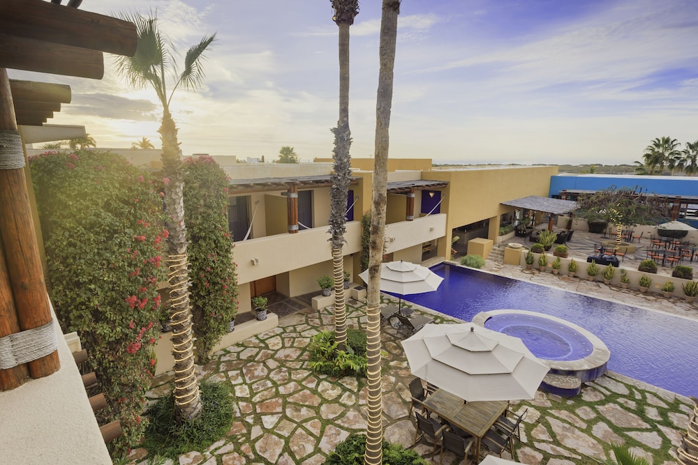 Los Patios Hotel 54/57