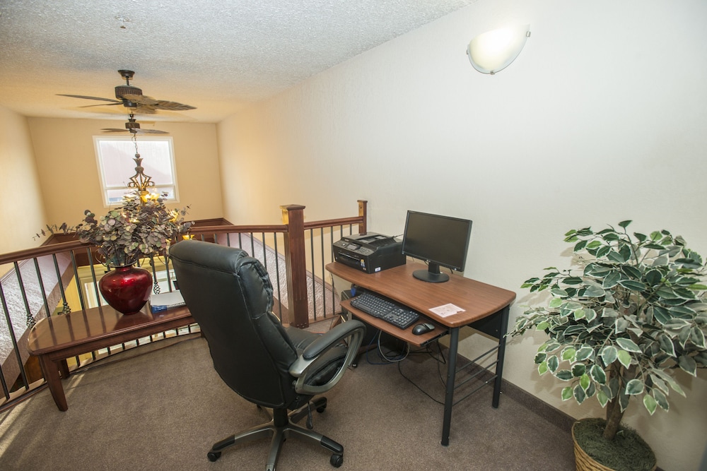 Lakeview Inn & Suites 29/32