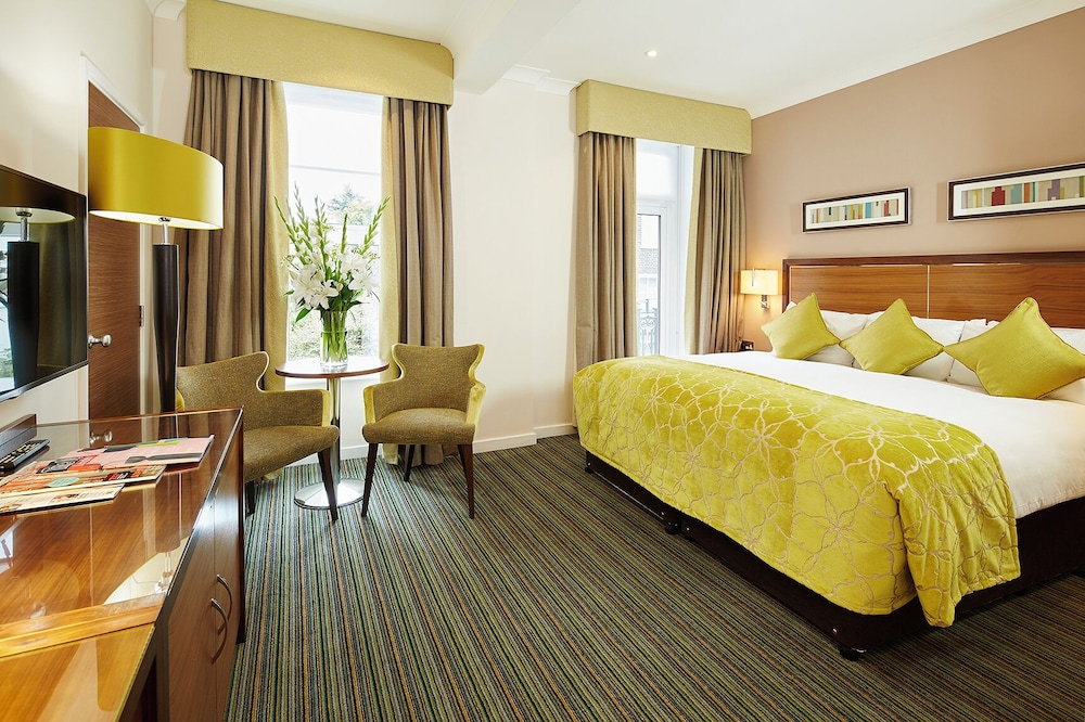 EXECUTIVE, KING BED