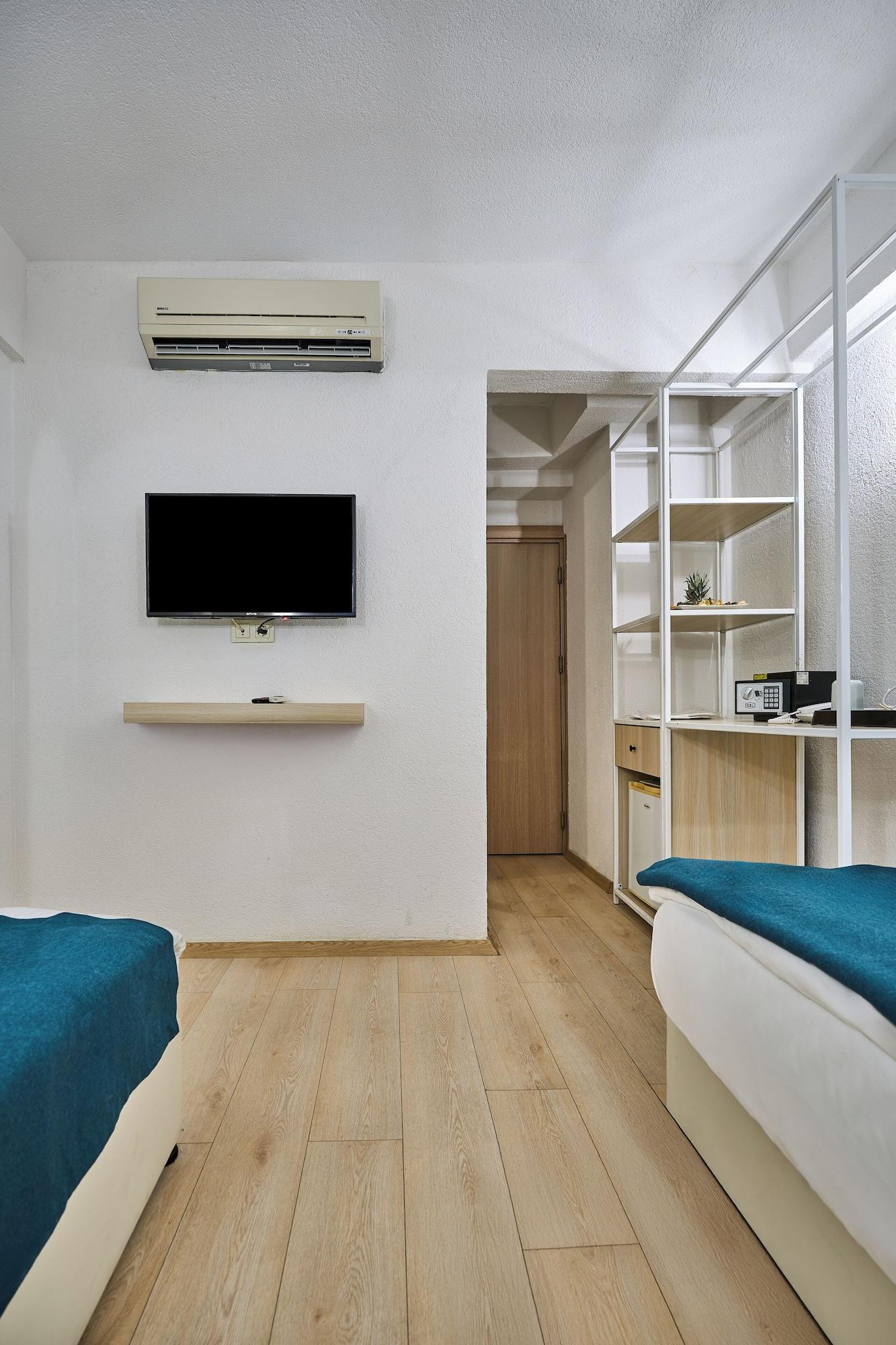 Standard, Multiple Beds, City View، Mia Hill Suites 3/6