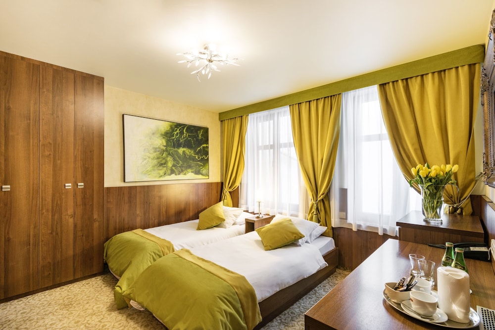David Hotel 18/63