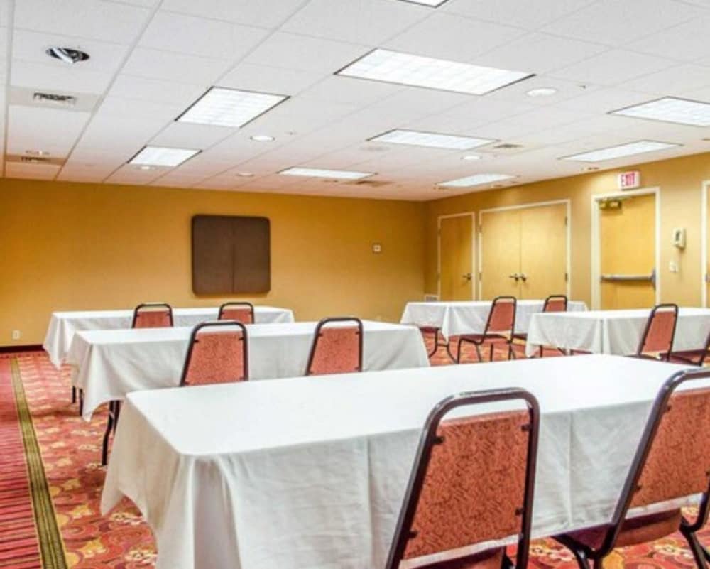 Comfort Inn and Suites York, PA 32/44